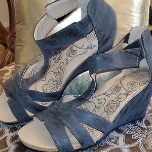 DARK GREY SUEDE WEDGE SZ 8.5